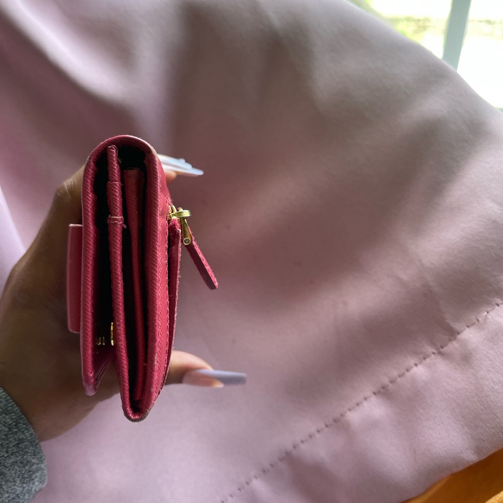 Prada Pink Crossbody Bag with Gold Chain - Picture 4 of 8